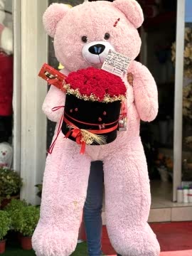 2 Metre Peluş Kucağında Yapay Gül-çikolata